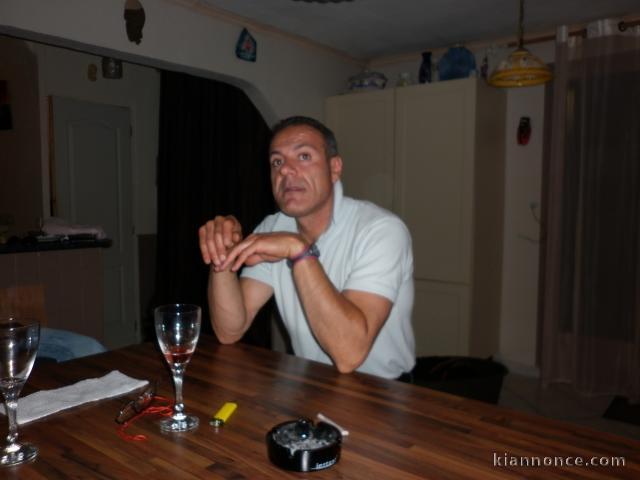 jeunne homme proposer