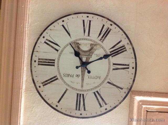 Très belle horloge motif: Tour Effel